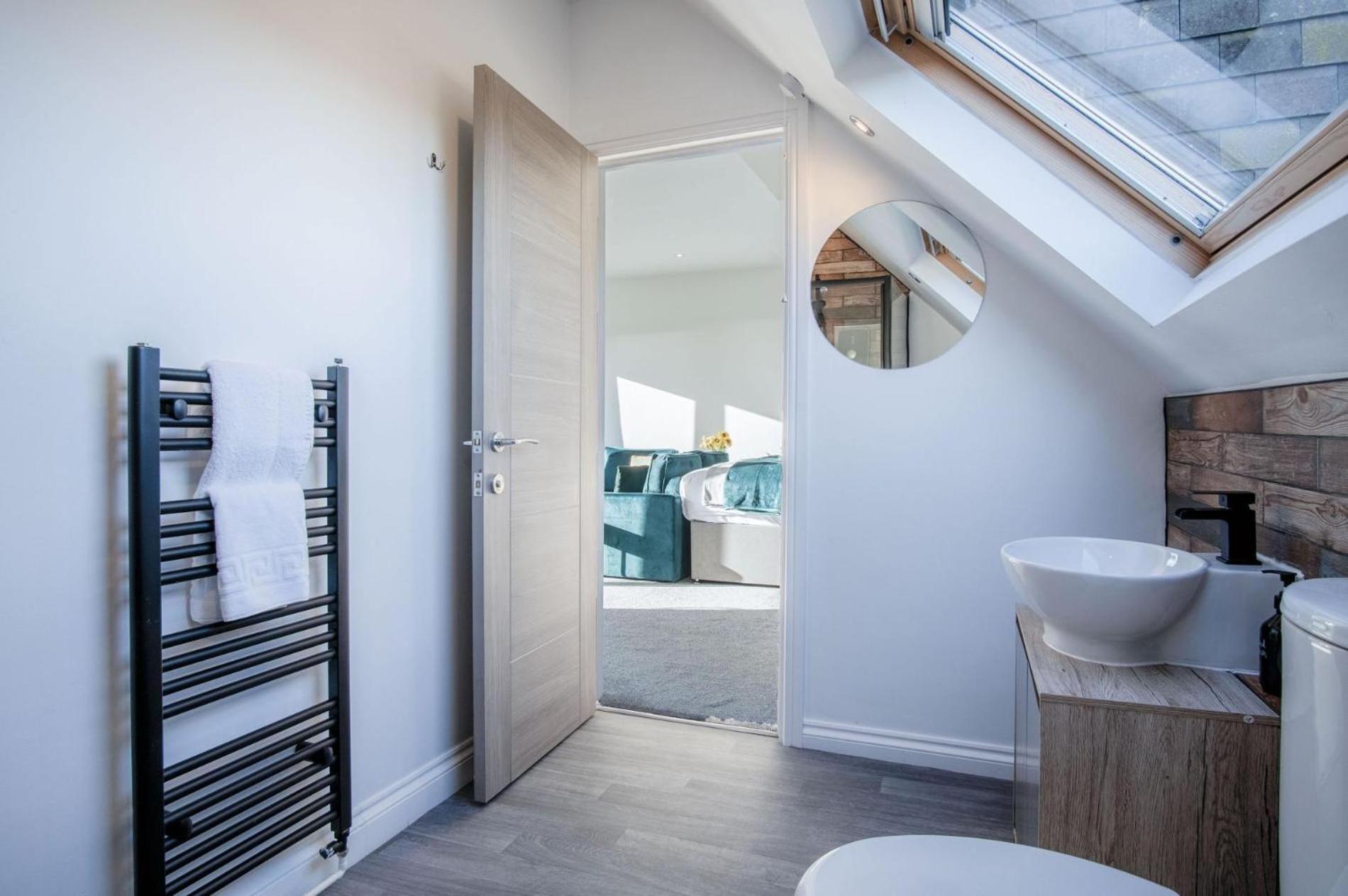 The Penthouse - 1 Bedroom Apartment - Ocean Breeze Port-Eynon Exterior foto