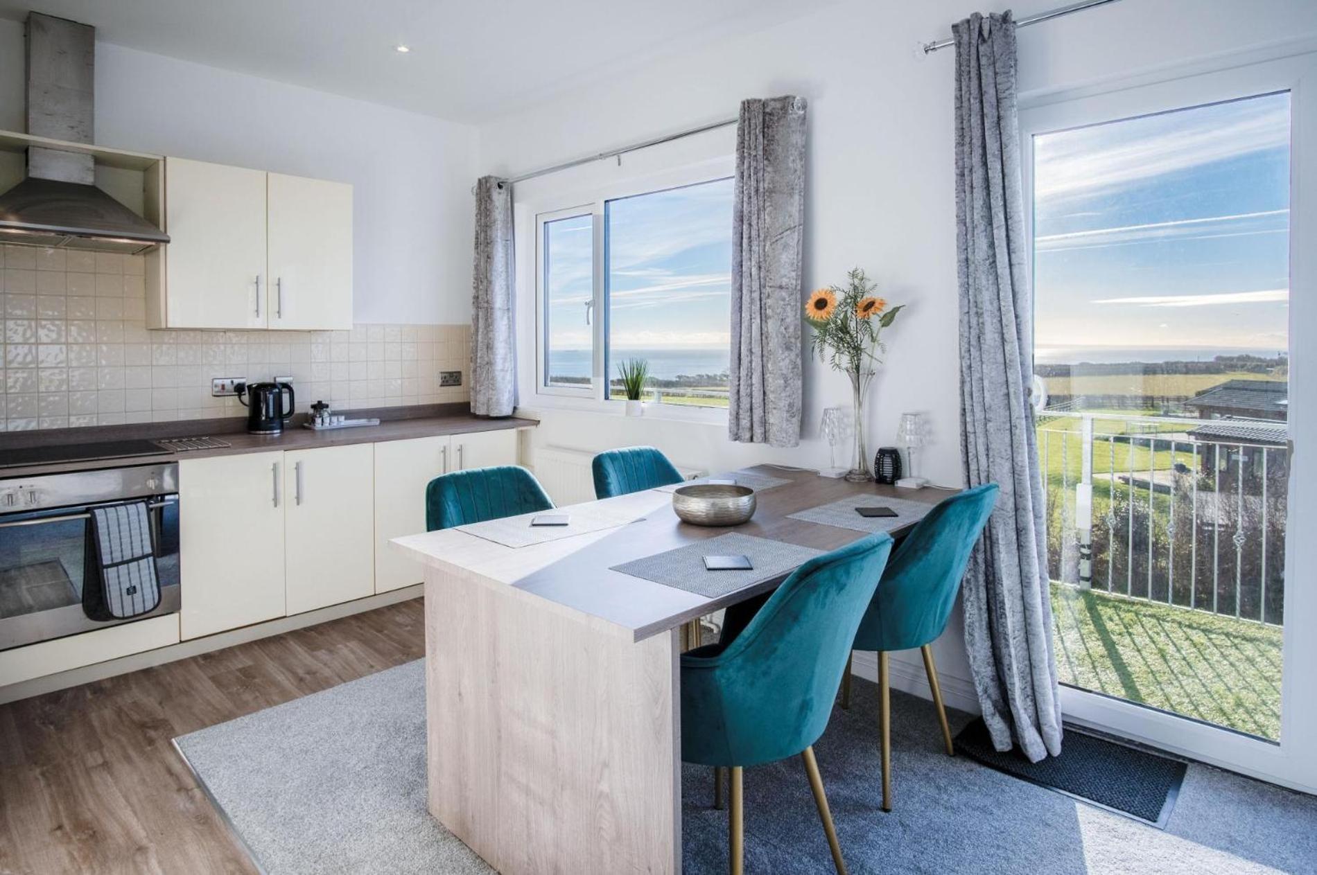 The Penthouse - 1 Bedroom Apartment - Ocean Breeze Port-Eynon Exterior foto