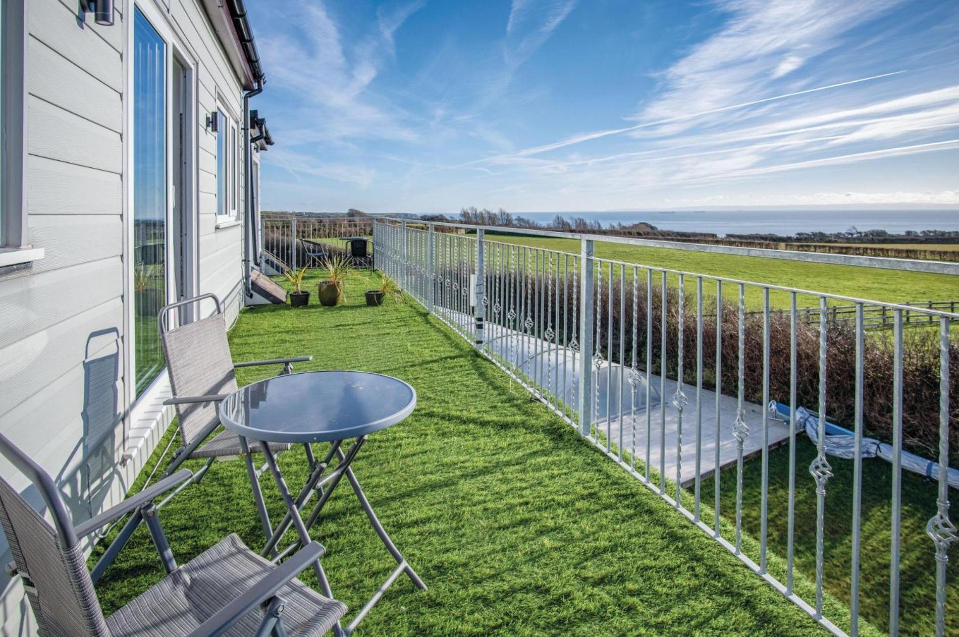 The Penthouse - 1 Bedroom Apartment - Ocean Breeze Port-Eynon Exterior foto